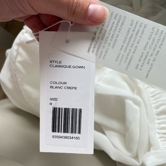 L’idee Woman Classique Gown - Picture 5 of 8